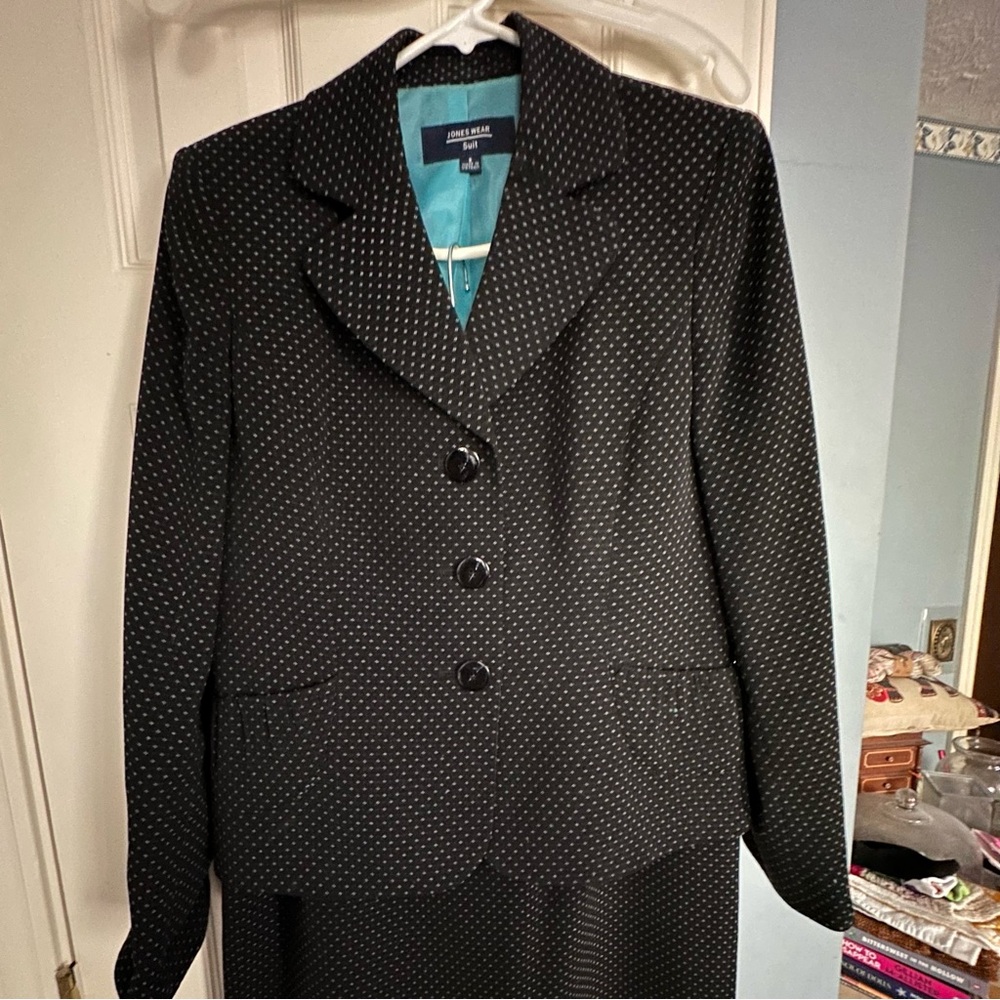 Jones Wear Women's Black And Blue Skirt Suit